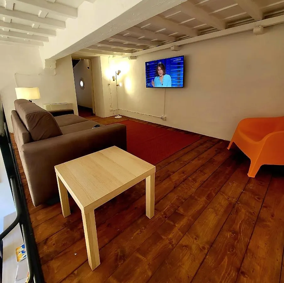 La Villa Apartments: Convenient Sardinia & Corsica Base Livorno Apartment