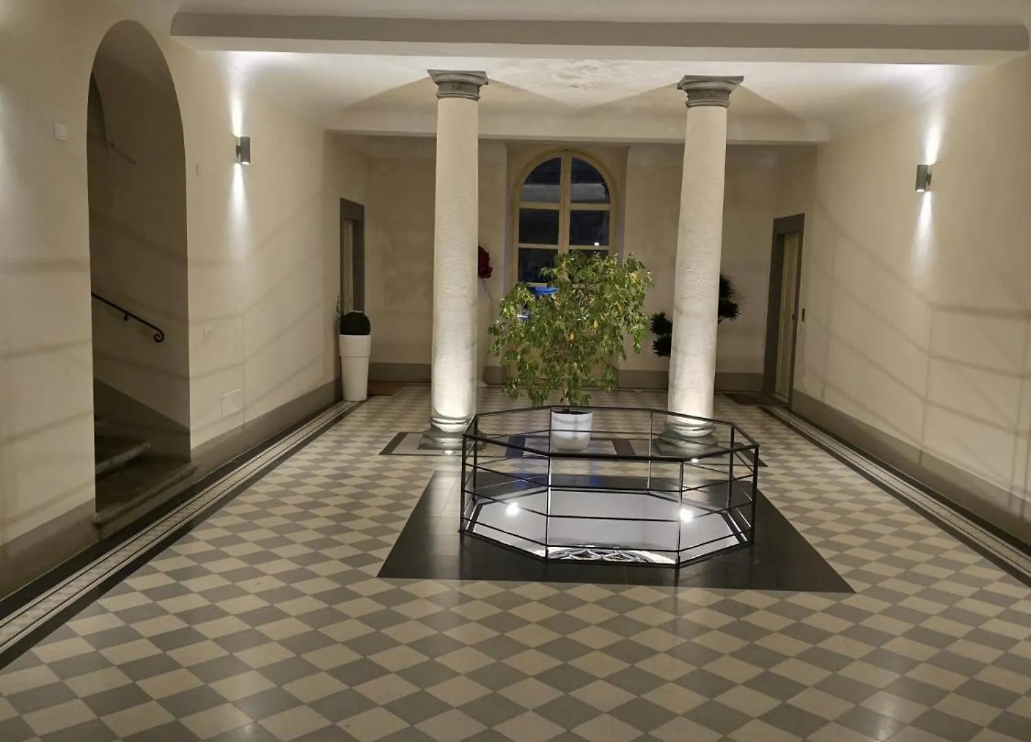 La Villa Apartments: Convenient Sardinia & Corsica Base Livorno